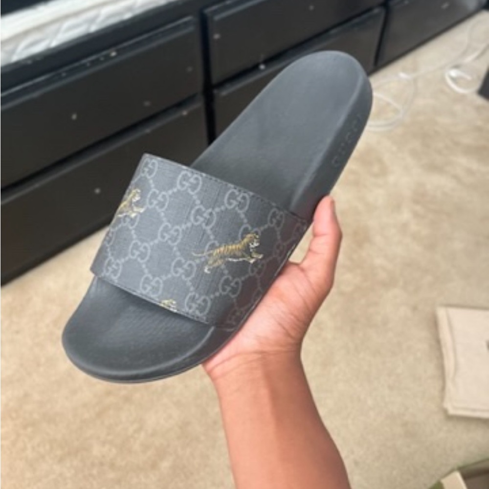 Gucci slides size 10